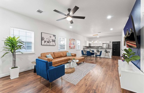 Southeast Houston House | NRG MedCenter 2BD/2.5BA w FencedYard & WasherDryer