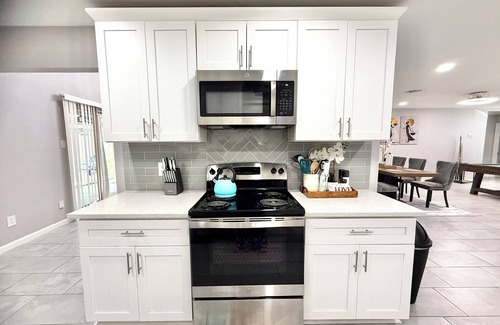 Southeast Houston House | NRG Stadium - Pool table, Patio, & Grill