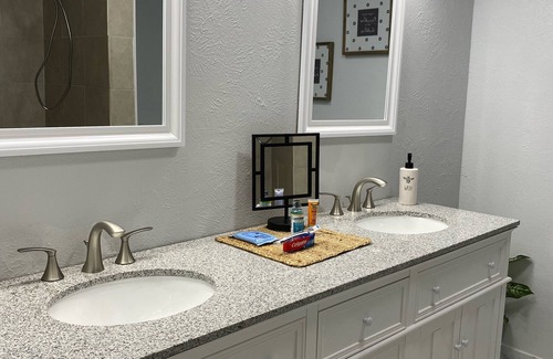 North Richland Hills House | NRH Retreat in the Heart of it All! Sleeps 8!