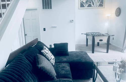Lanham House | nRoyal Place: Three-Story Townhouse with Balcony & Workspace