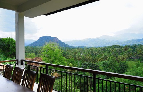 Digana Villa | nSerene 5-Bedroom Villa nestled within the prestigious Victoria Golf Club!