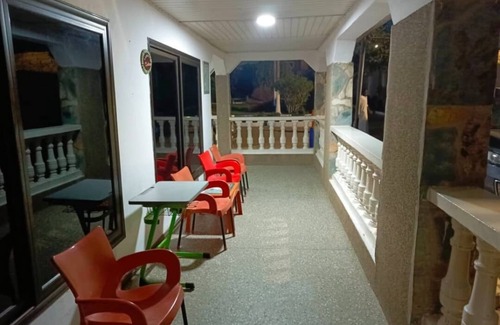 Amasaman House | nSpacious 2-Bedroom Family Home in Amasaman with AC,WiFi, Greenery & Warmth