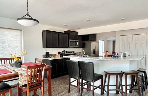 Deschutes River Woods House | nSpacious 7 bedroom, 4.5 bathroom, 5-7 minutes to downtown