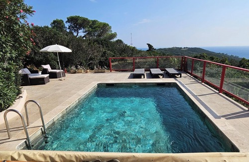 Ile du Levant Villa | nudist paradise villa with swimming pool very nive view on the sea