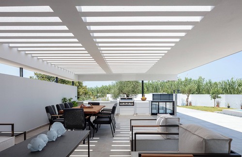 Kolymvari Villa | Nuera IV: Modern 4BR Villa, 300m from the Beach