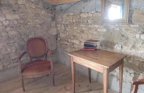 La Chapelle-Themer House | Nuit insolite, chambre au dessus d'une étable