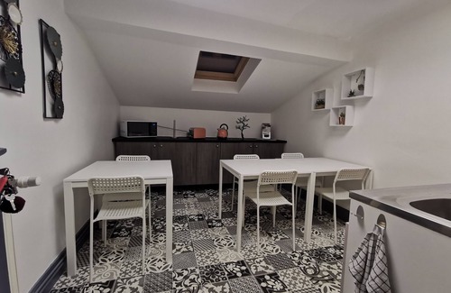 Macon Apartment | Nuit Tendance à Mâcon 2 - 2 Adultes et 2 Enfants