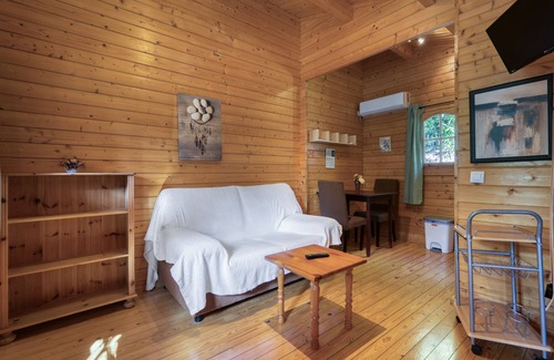 Benicolet Apartment | Null 'Entre Viejos Olivos 6' with Mountain View, Shared Pool and Air Conditioning