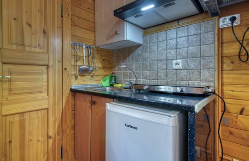 Benicolet Apartment | Null 'Entre Viejos Olivos 8' with Mountain View, Shared Pool and Air Conditioning