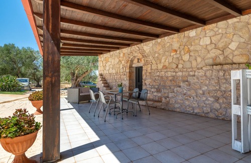 San Michele Salentino House | Null 'Mandorlo' with Shared Pool, Wi-Fi and Air Conditioning