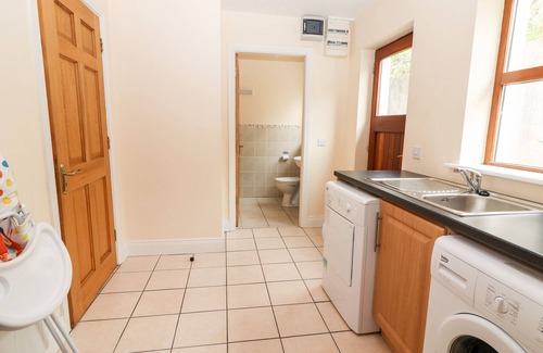 Lispole Cottage | NUMBER 7, family friendly, with a garden in Lispole, County Kerry