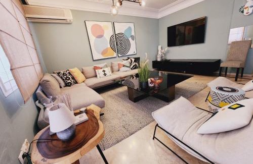RACINE EXTENSION Apartment | Number Nine Triangle d'Or by IB Signature - Chic 3-Bedroom family apartment in sought-after area, 24 x7 Security - Self check-in - Parking - City View with terrace - Walk to Cafes! City Centre