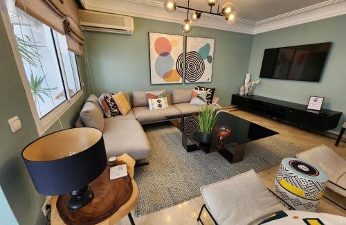 RACINE EXTENSION Apartment | Number Nine Triangle d'Or by IB Signature - Chic 3-Bedroom family apartment in sought-after area, 24 x7 Security - Self check-in - Parking - City View with terrace - Walk to Cafes! City Centre