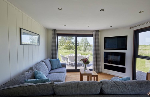Frome Cabin | Nunney Lodge, a rural retreat on the outskirts of Frome, near Longleat Safari Park and Bath!