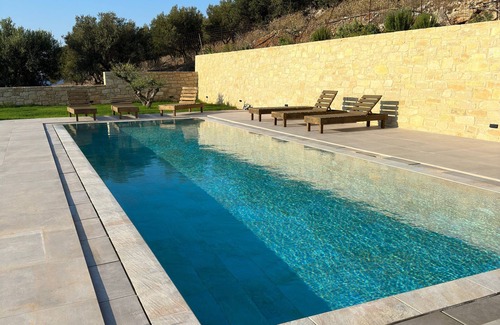 Trachilos House | Nusa Retreat- 3 bedroom luxury residence with private pool and big garden