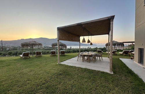 Trachilos Villa | Nusa retreat - 3 bedroom luxury residence with private (free) heating pool
