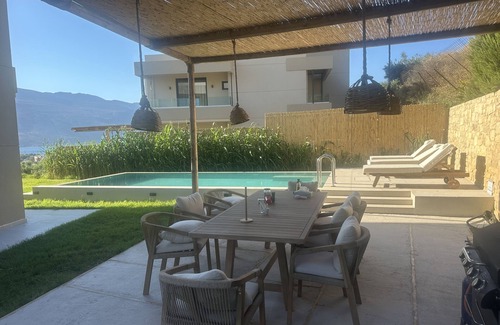 Trachilos Villa | Nusa retreat - 3 bedroom luxury residence with private (free) heating pool