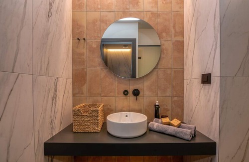 Trachilos House | Nusa retreat - 6-bedroom sea-view residence with private pool and garden