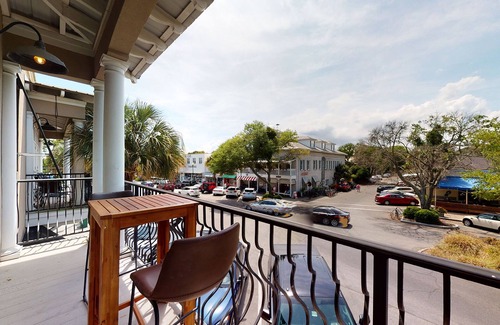 King City Condo | nWalk to the beach and Pier Wrap around porch