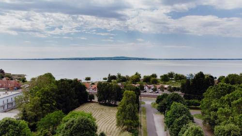 Vonyarcvashegy Apartment | Nyírfa Apartman