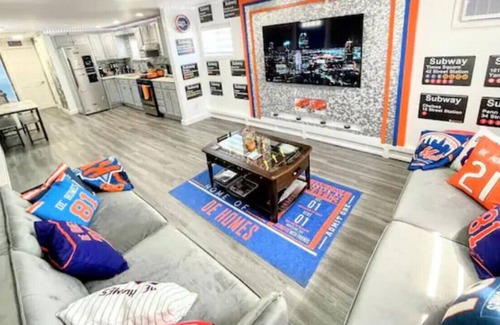 Elmont House | NY Getaway-Walk to UBS Arena-JFK/LGA-Free Parking