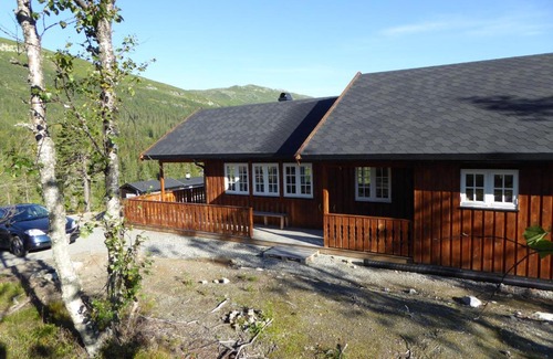 Atra House | Ny hytte i flott turterreng