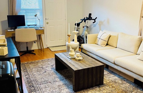 East Flushing Apartment | NY Presbyterian, US Open, CitiField : 1-bedroom apt w/Patio in Flushing East