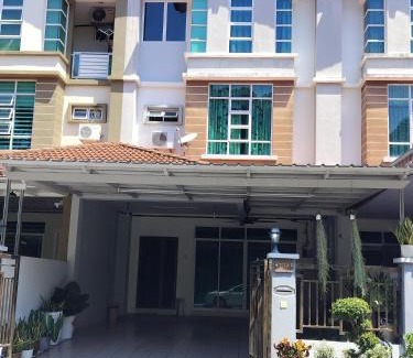 Kampung Shee Tan Apartment | Nyaman Sweet Home