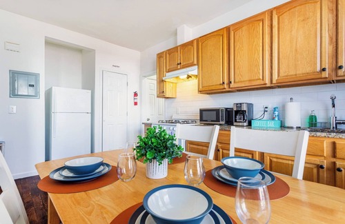 Ampere Bed & Breakfast | NYC-Bound 2BR w/FREE Parking & Pets Welcome