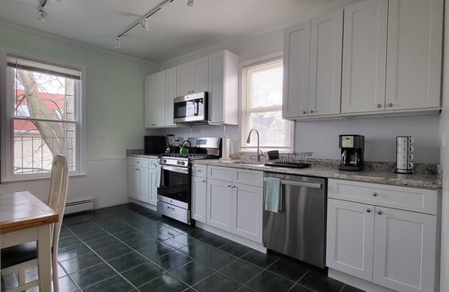 North Side Apartment | NYC in Min. Modern Apt. 4 Bedrooms