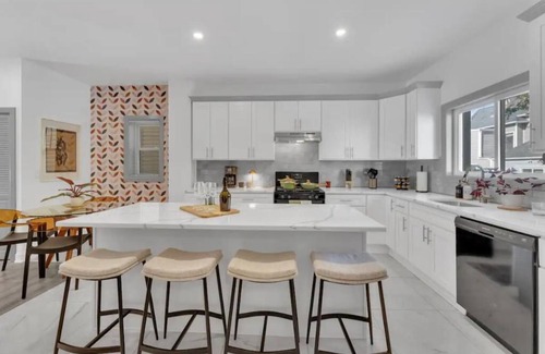 Constable Hook House | NYC Neighbor Home w/Parking. 30 min transit