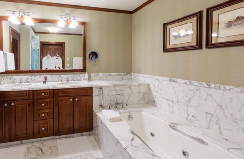 Aspen Resort | NYE #1 Unit at the Ritz Carlton, Top Floor 3 Br, Ski In Ski Out , Mountain View
