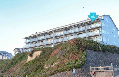 Newport Condo | Nye Beach Ocean Front Condo! Walk to Everything! Spectacular Views!