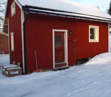 Are House | Nyrenoverad charmig gäststuga med sovloft i Järpen