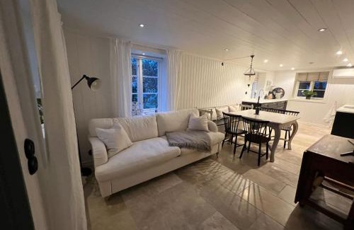 Kungshamn Apartment | Nyrenoverad pärla centralt i Kungshamn