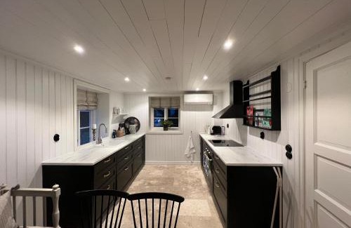 Kungshamn Apartment | Nyrenoverad pärla centralt i Kungshamn