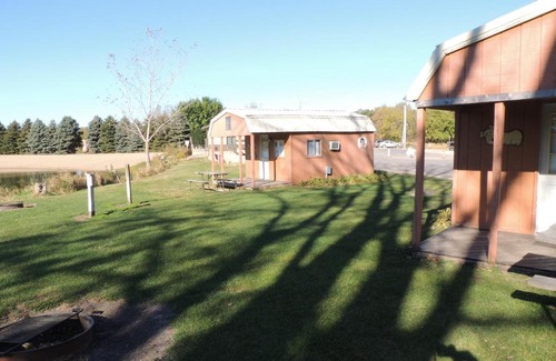 Amboy Resort | O'Connell's RV Campground Lakefront Cabin 9