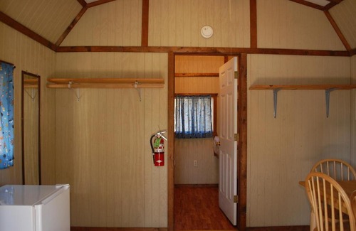 Amboy Resort | O'Connell's RV Campground Lakefront Cabin 9