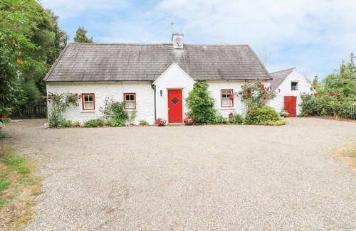 Glen of Aherlow Cottage | O'NEILL'S, pet friendly, with open fire in Dundrum, County Tipperary