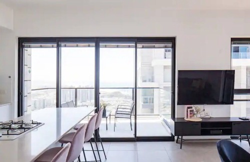 Bat Yam Apartment | O&O Group- Modern Luxury APT-Mesmerizing Sea Views.