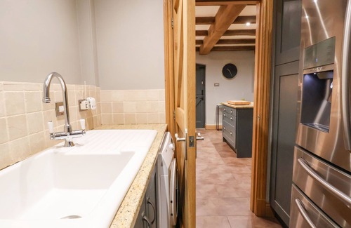 Sandbach House | OAK BARN, pet friendly, character holiday cottage in Sandbach