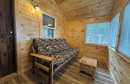Alden Cabin | OAK COTTAGE - Lakefront on Thayer Lake in Alden, MI with WiFi, AC
