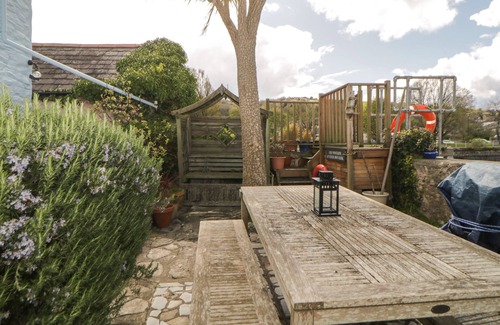 Turnchapel Cottage | OAK COTTAGE, pet friendly, character holiday cottage in Hooe