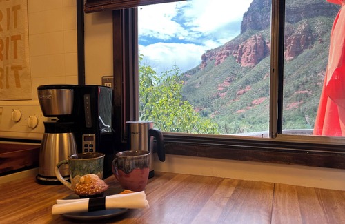 Sedona House | Oak Creek Viewpoint – Rustic-Chic 3 BDR with Incredible Views of Red Rocks!
