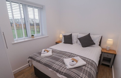 Radbourne Cabin | OAK LODGE, pet friendly, with a garden in Etwall