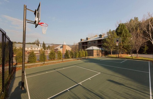 South Lee Villa | Oak n’ Spruce Resort in the Berkshires Charming 2-bedroom Villa