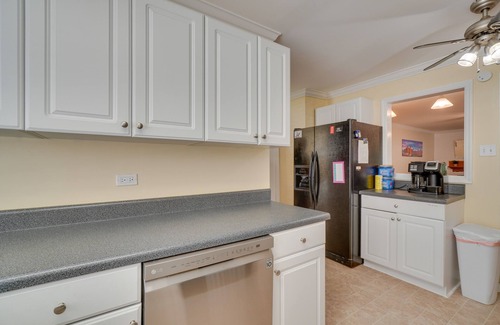 Oak Ridge House | Oak Ridge Retreat w/Porch < 1 Mi to Downtown
