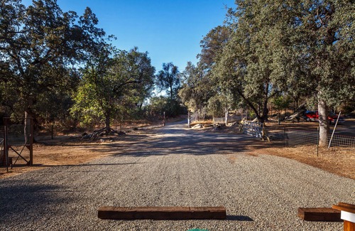 Mariposa House | Oak Rock Hideaway ~ A Tranquil Mountain Setting With Easy Access To Yosemite