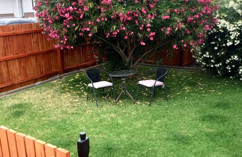 Bell Park House | 🔆OAK'S🔆BFast,WiFi,Fetch,Walk2Pizza,Coffee,Liquor,Free Parking