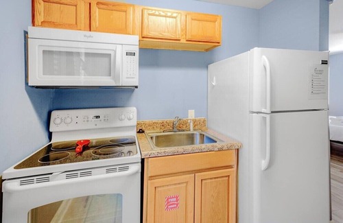 Biloxi Condo | Oak Shores Studio 6